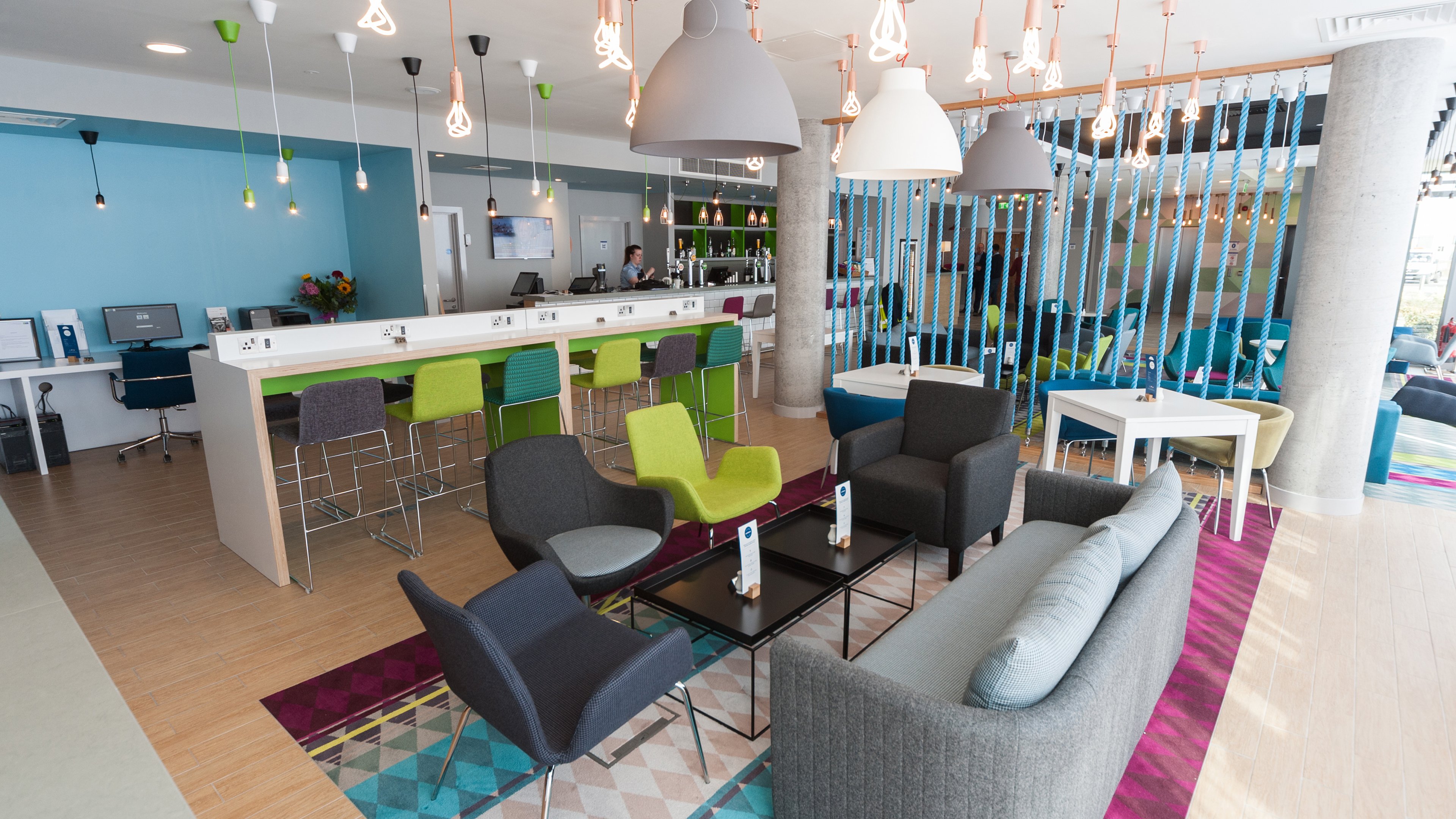 Holiday Inn Express Aberdeen Airport 48/72