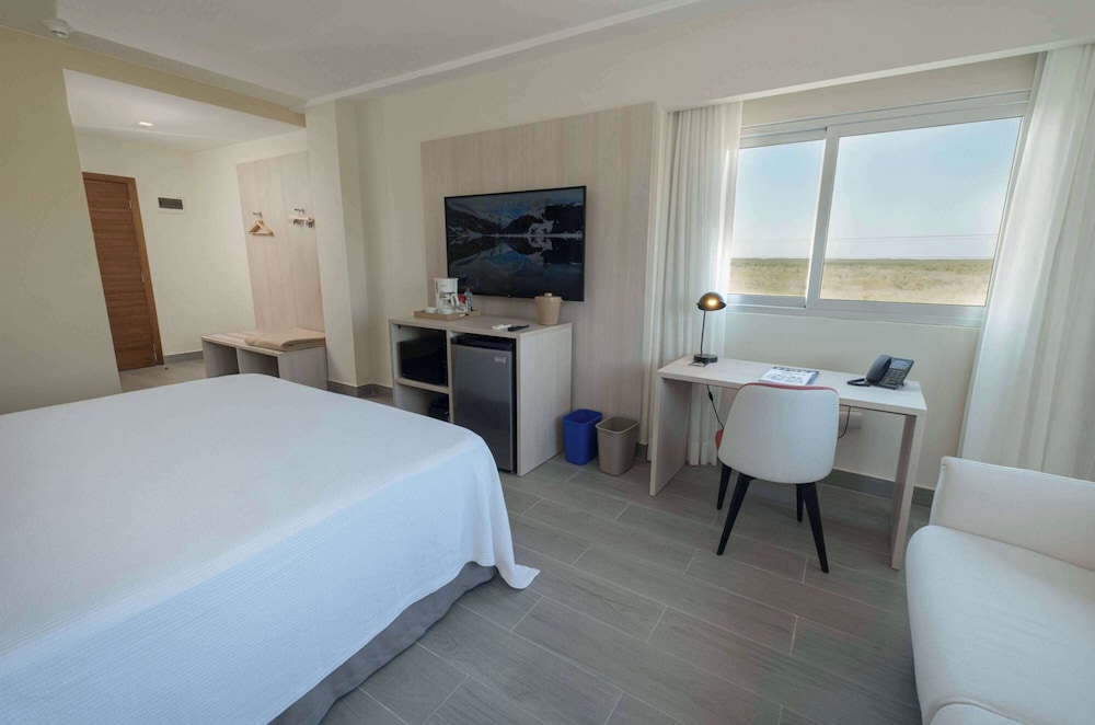 Super 8 by Wyndham Manzanillo 16/50