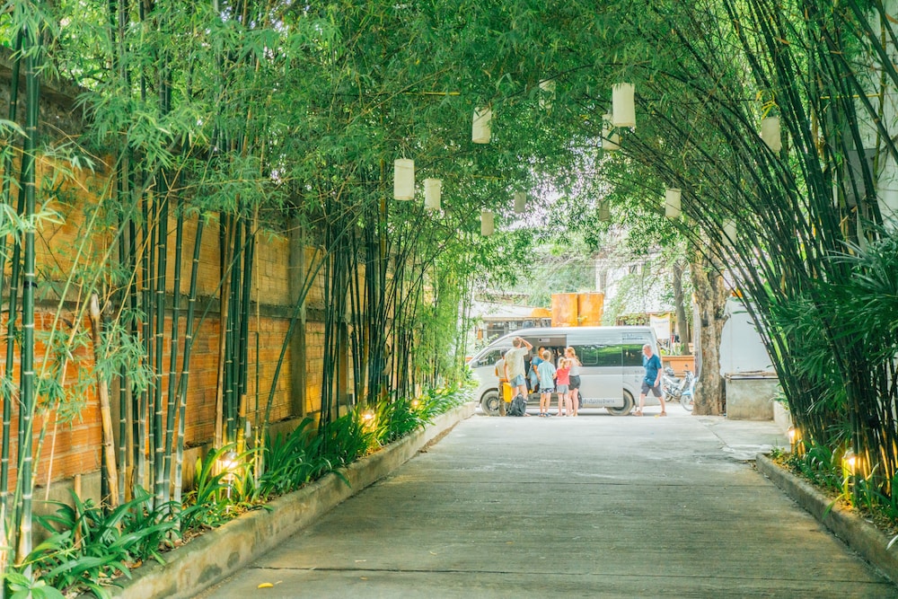 THE OPIUM SERVICED APARTMENT AND HOTEL 42/50