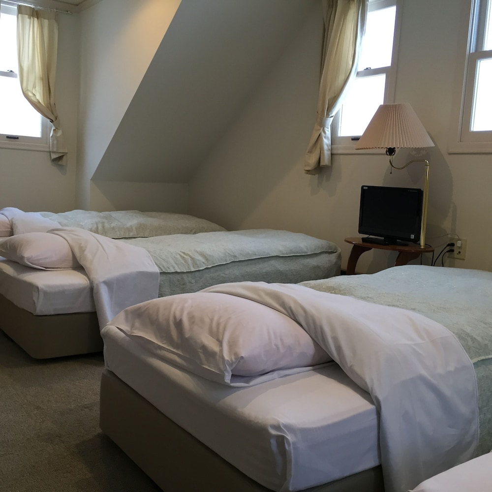 Guest House Bunk 9/47