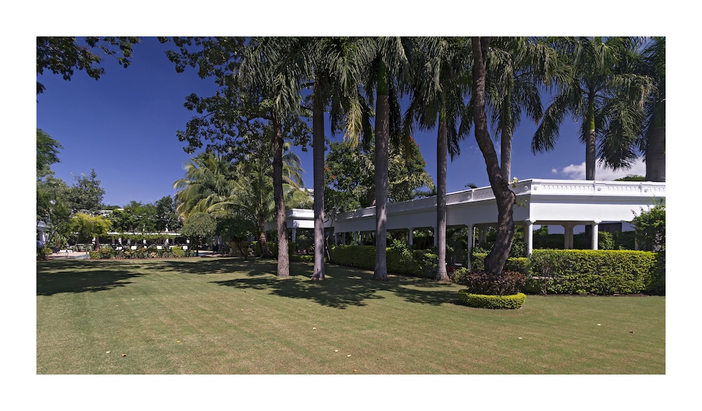 Jehan Numa Palace 53/56