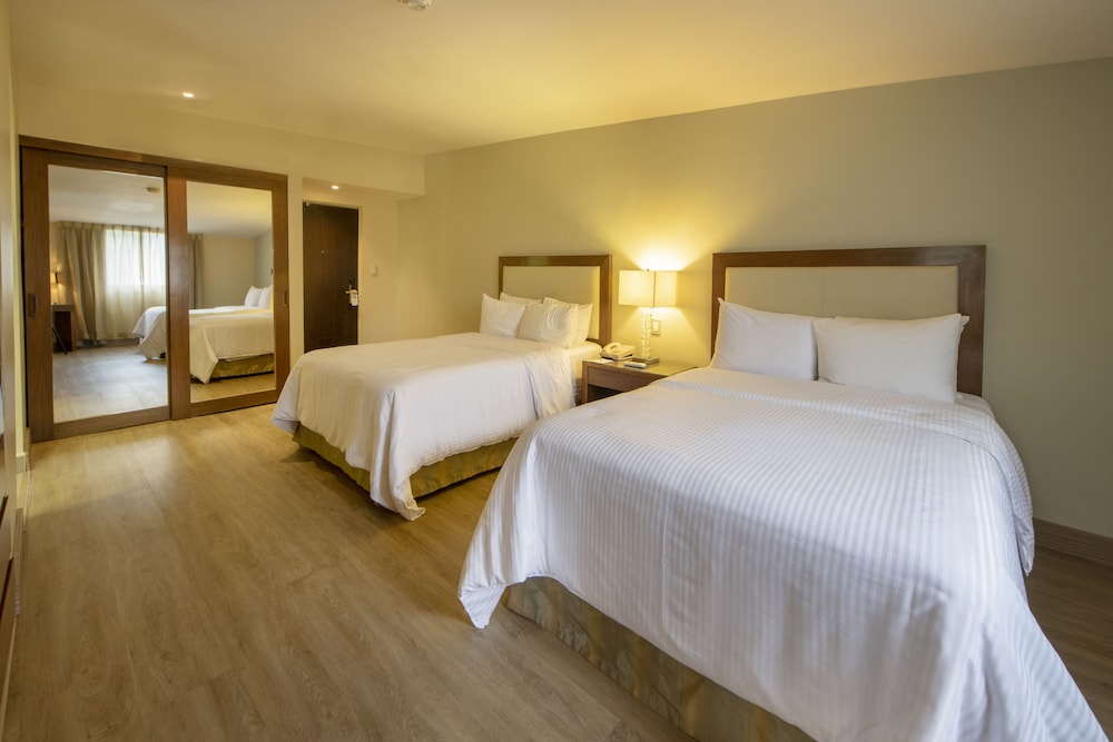 JUNIOR SUITE, 2 DOUBLE BEDS