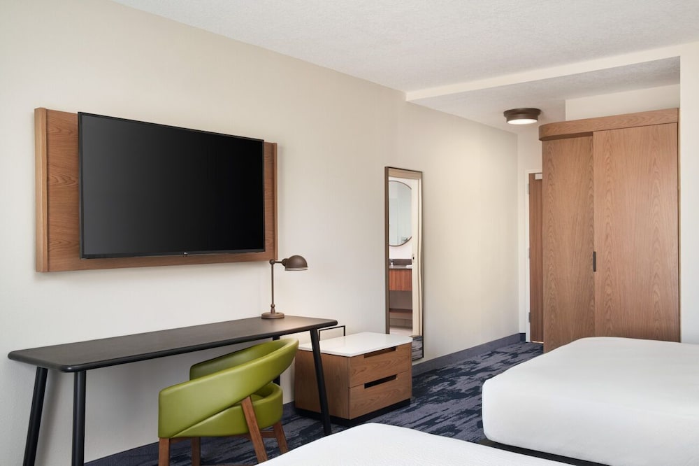 Fairfield Inn & Suites by Marriott Orlando at Millenia 6/30