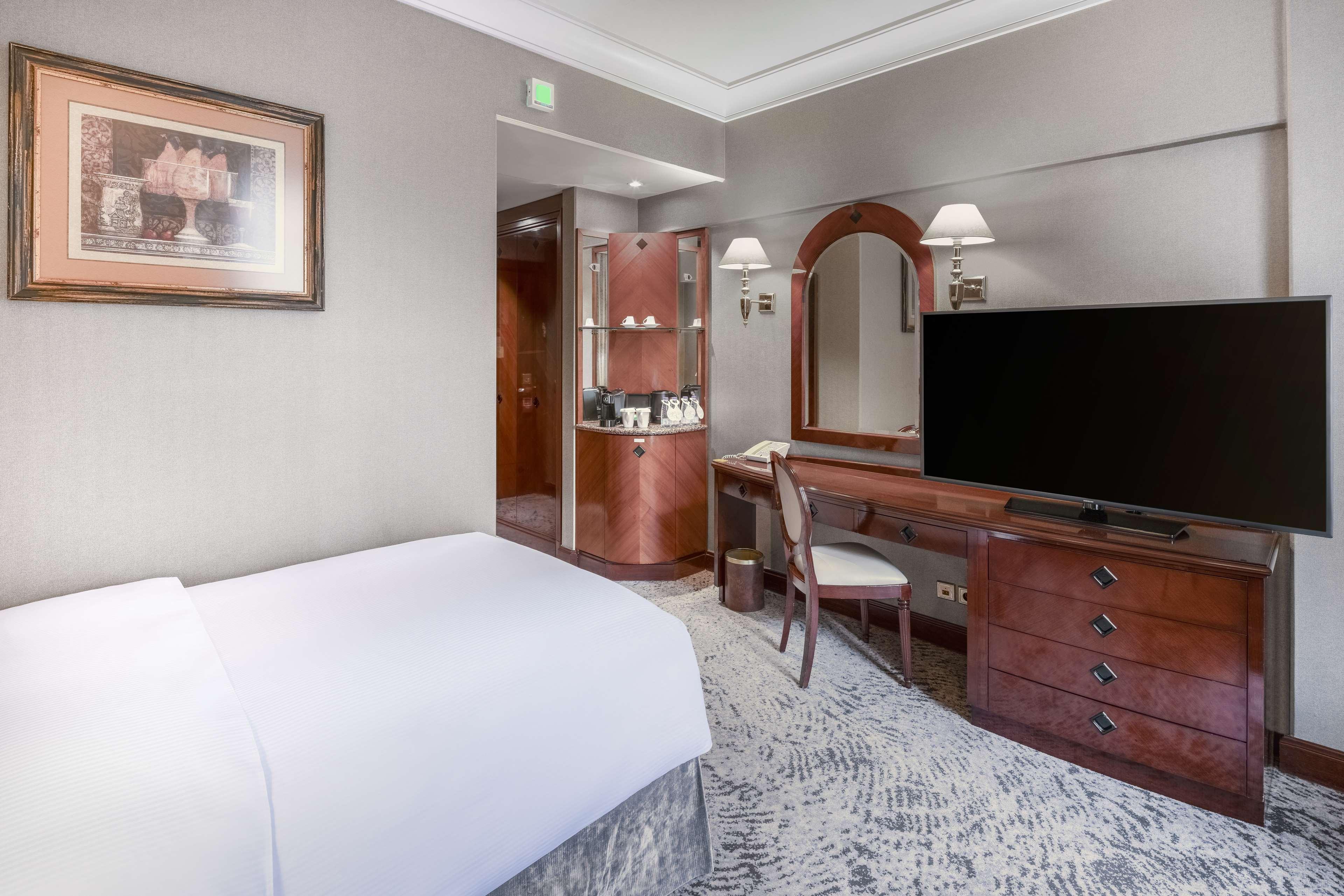 Deluxe, Single, Double Bed