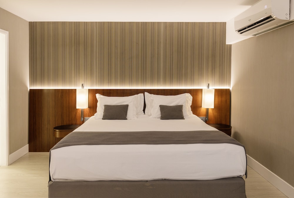 Luxury, King Bed, Front View، Promenade Palladium 2/4