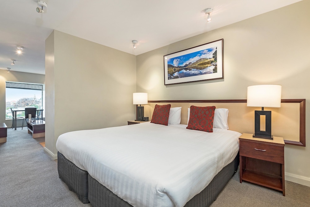 Mantra One Sandy Bay Road Hobart 27/64