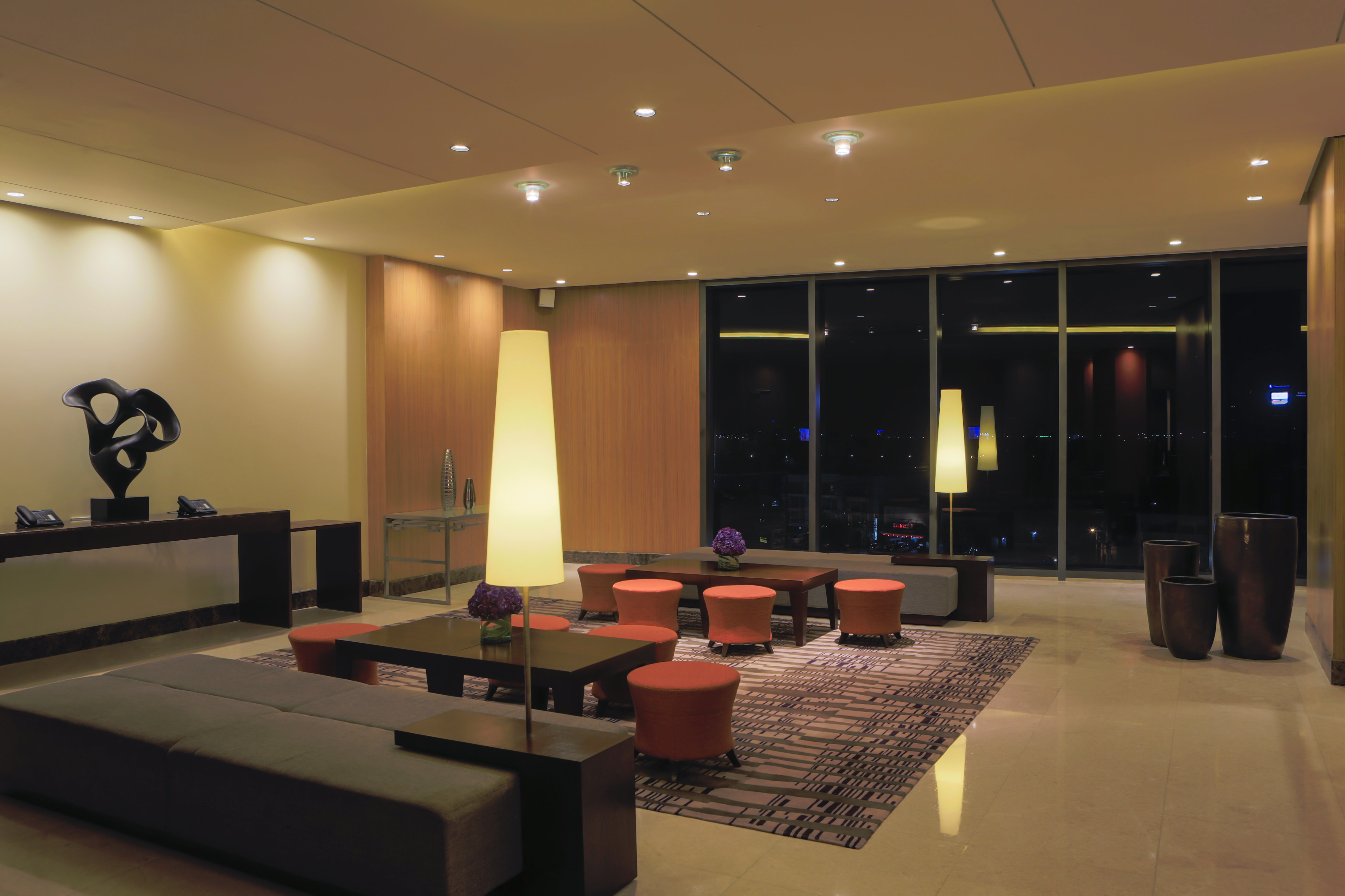 Holiday Inn & Suites Makati 53/75