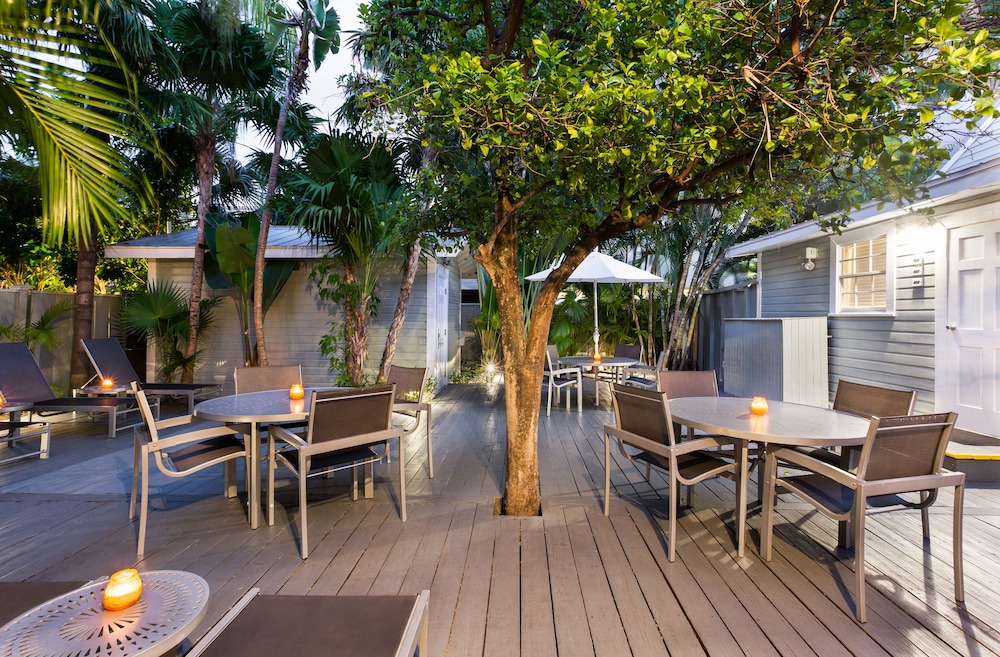 The Southernmost Inn - Adult Only 48/60