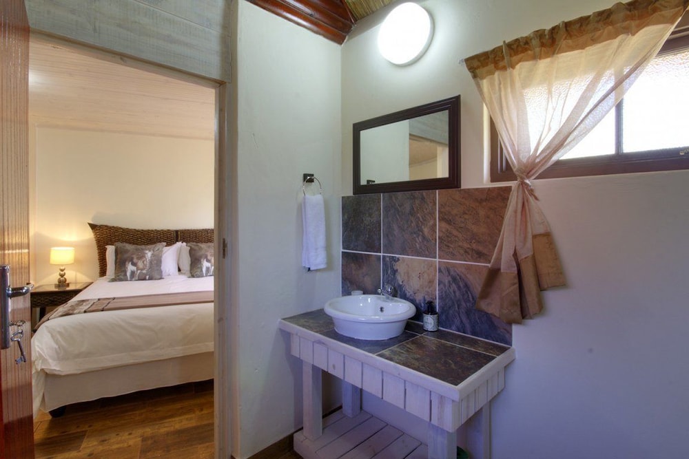 Monzi Safari Lodge 68/69