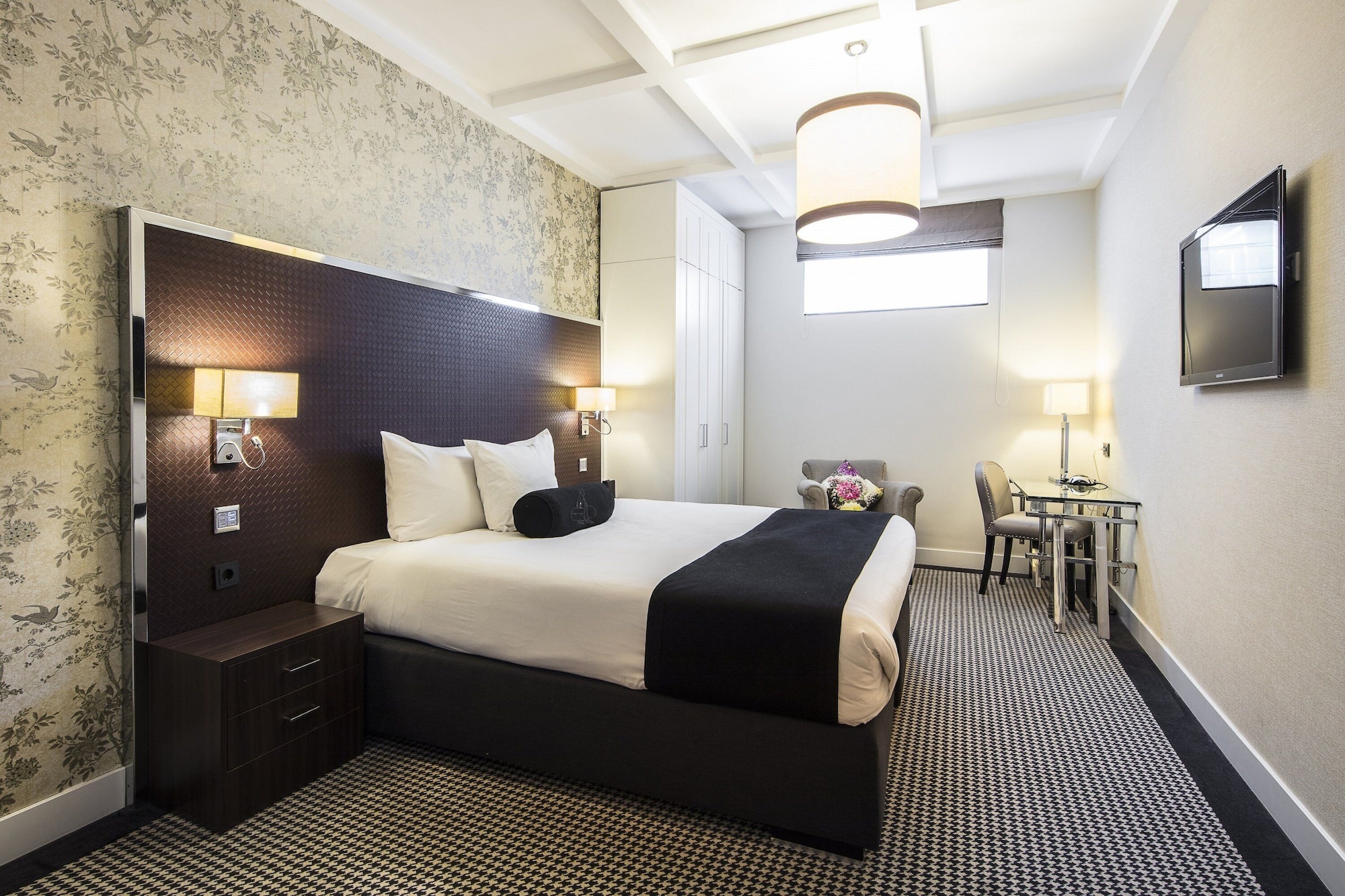 SEMI BASEMENT, DOUBLE BED, PARTIAL VIEW