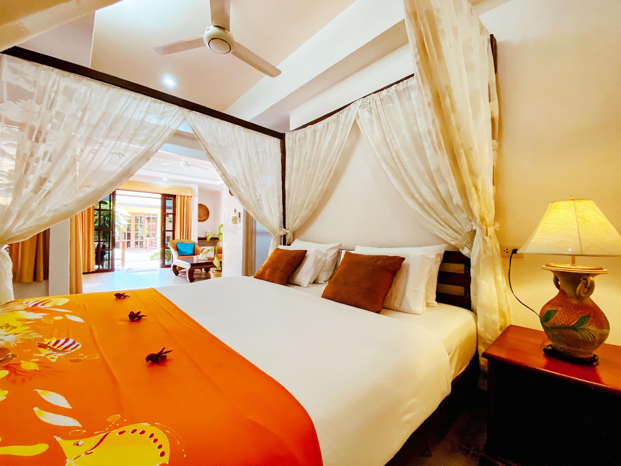 Suite, Pool Access