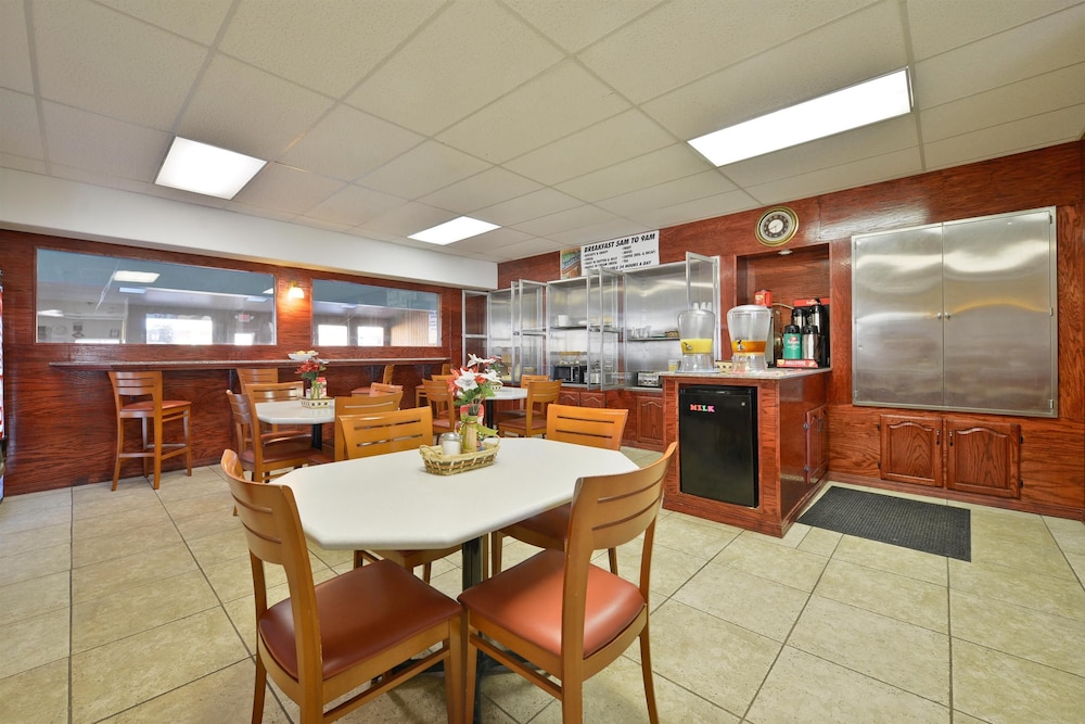 Americas Best Value Inn Marion IL 32/35