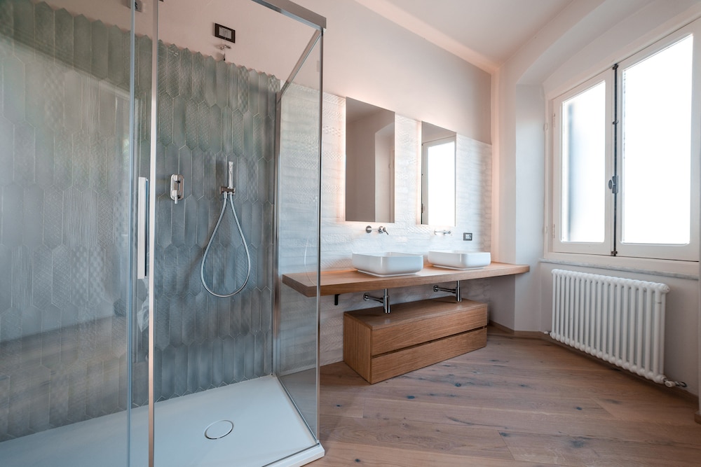 Villa Riviera Suites 18/50