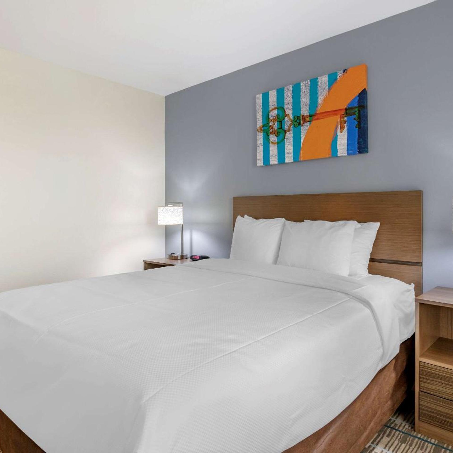 Studio, Queen Bed
