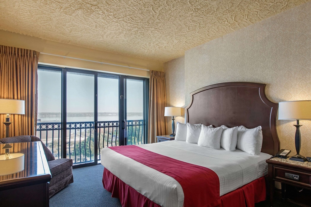 Shoreline Inn Conference Center Ascend Hotel Collection 12/45