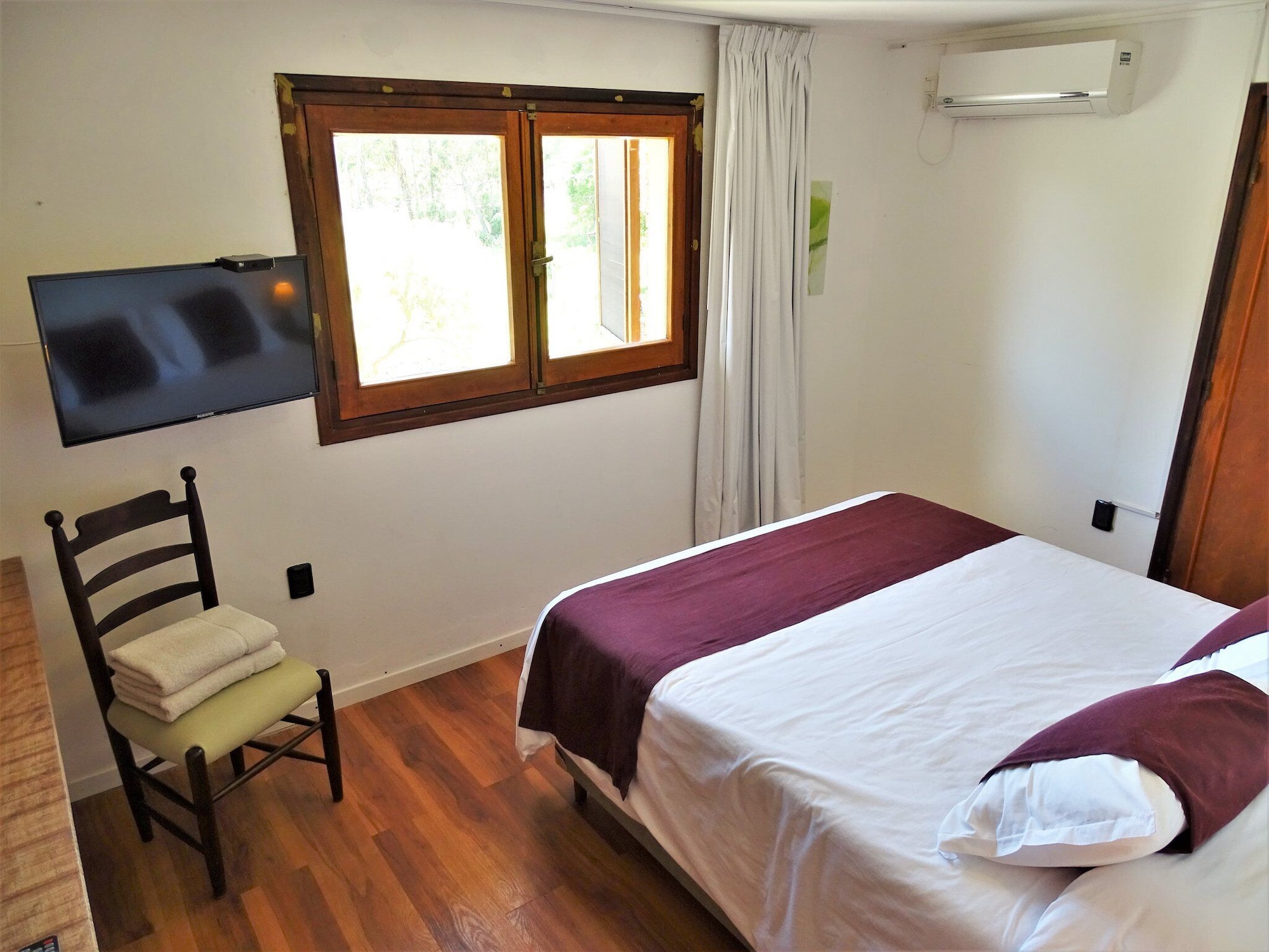 DELUXE, DOUBLE BED