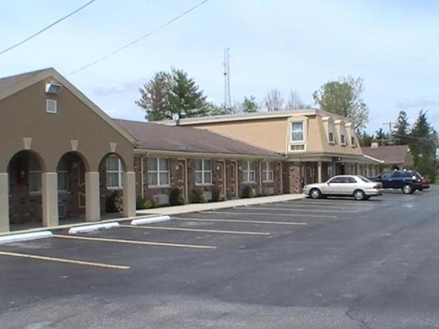 HOMETOWN INN GALION 17/18