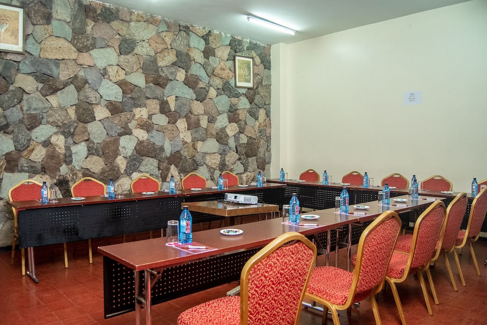 Ngong Hills Hotel 68/72