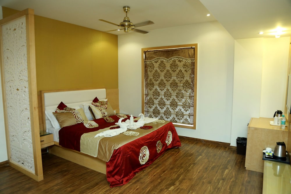 Hotel The Royal Bharti 12/38