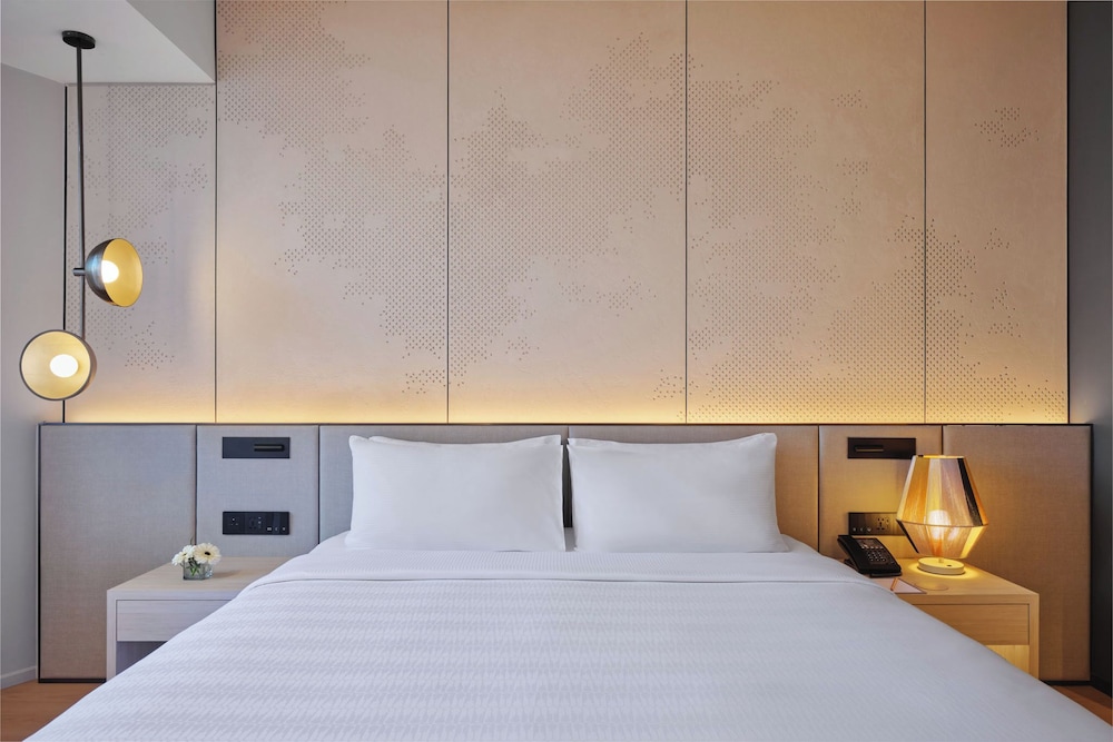 Renovated, Deluxe, King Bed, Sea View, Balcony