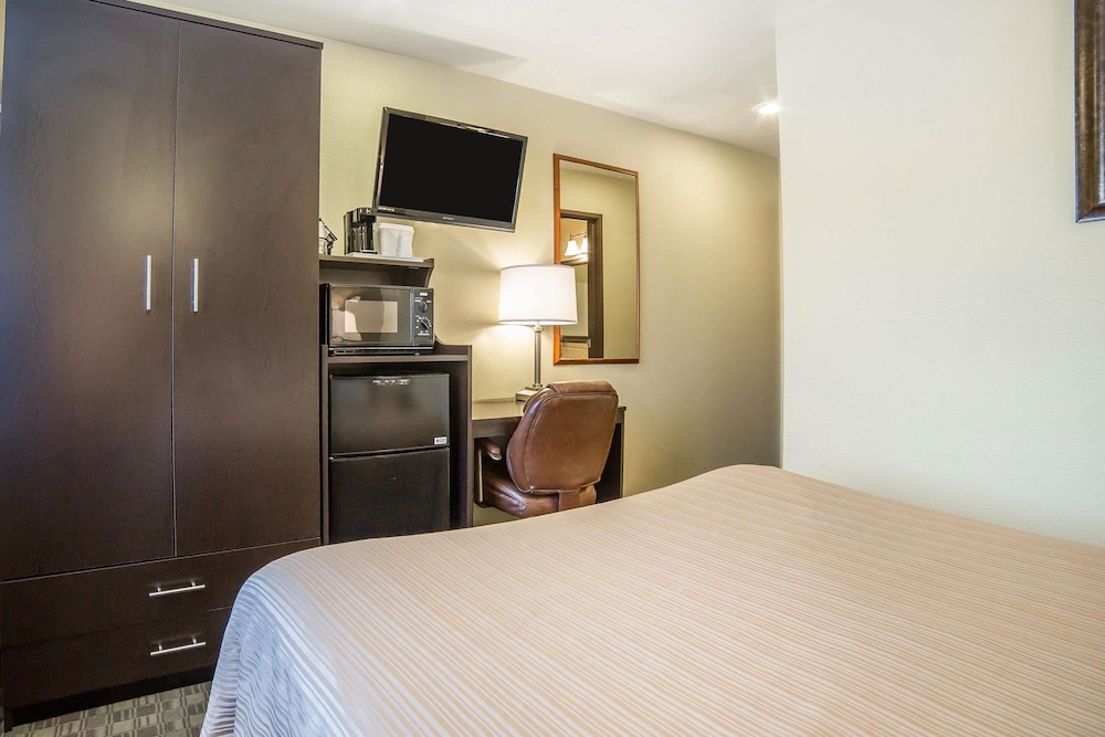 Quality Inn and Suites Elko 19/36