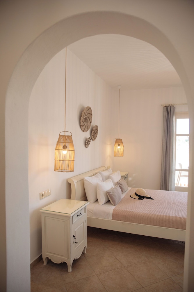 Maria S Rooms Studios 9/50