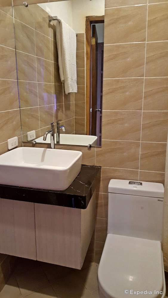 Golden Gate Suites 21/65