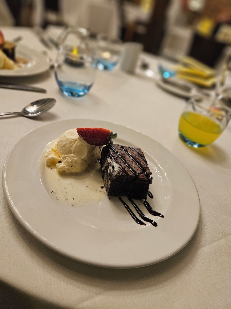 MARSH FARM HOTEL 40/50