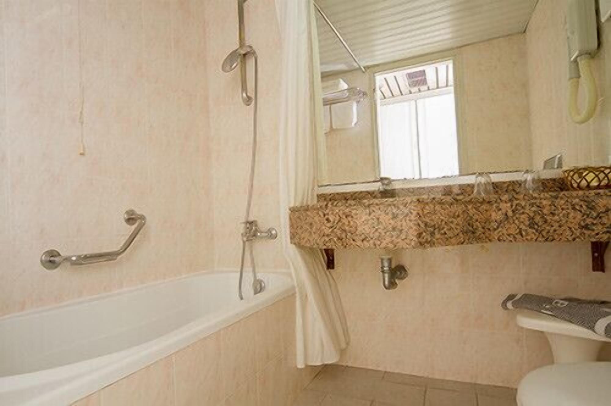 Standard, Single, Double Bed, Inland View، Belair Beach Hotel 5/6
