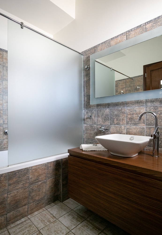KRINOS SUITES HOTEL 47/50