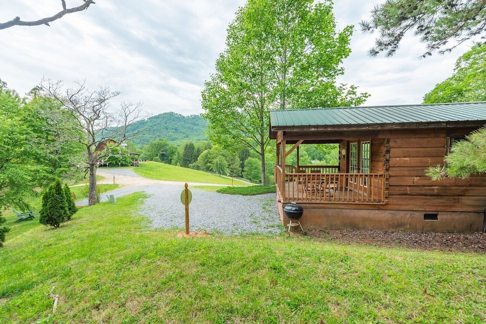 Engadine Inn & Cabins image