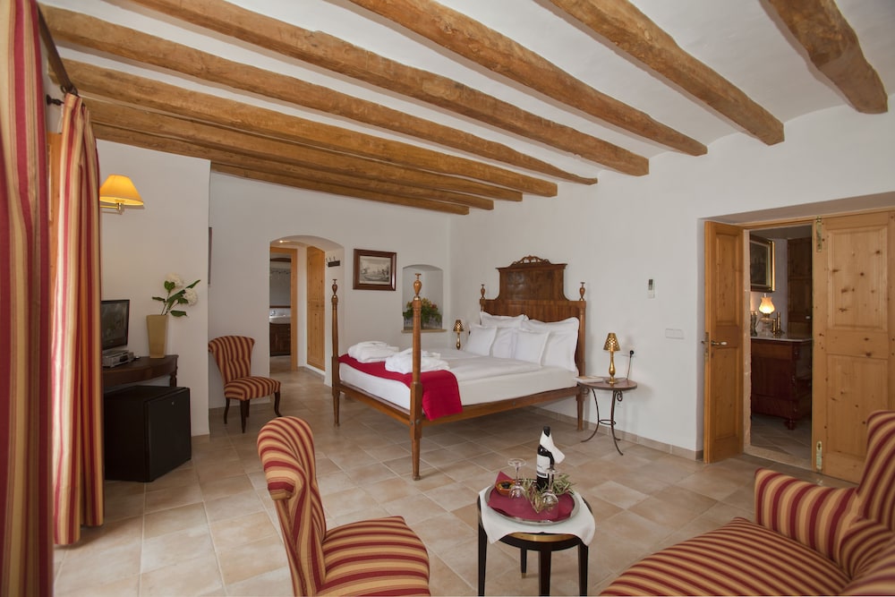 Finca Hotel Can Estades 54/63