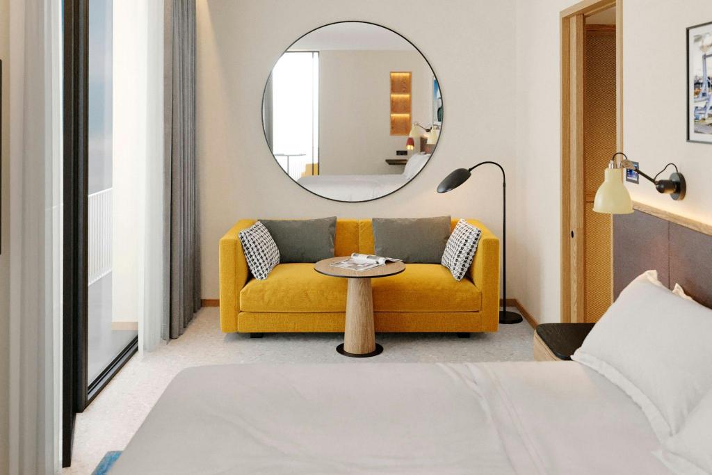 جناح جونيور بسرير كينج بإطلالة على البحر والمدينة مع أريكة، Four Points by Sheraton Matosinhos 2/3