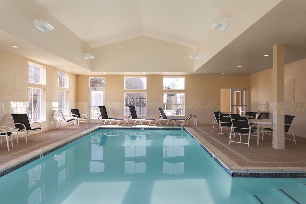 Hampton Inn and Suites Mystic 4/56