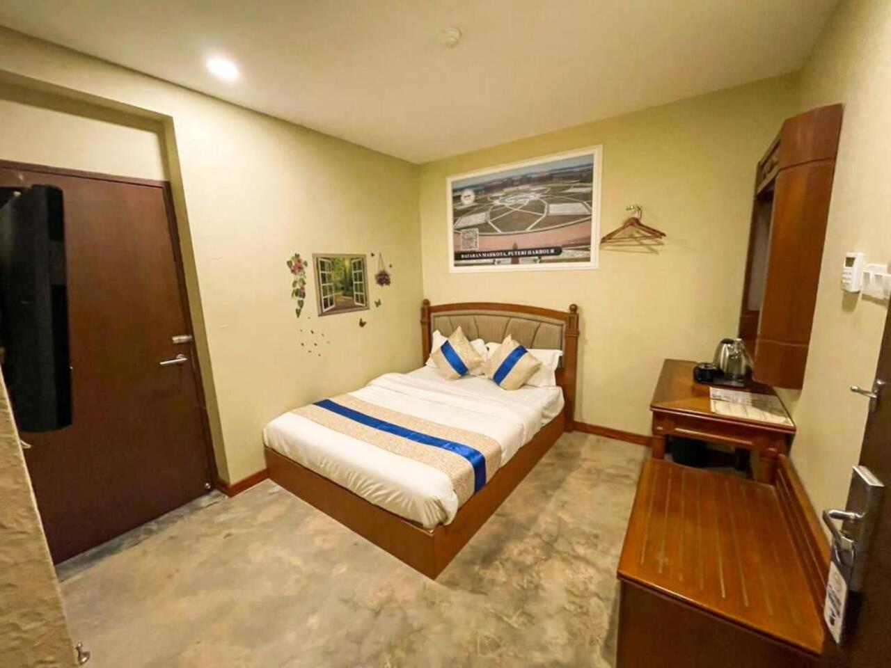 Deluxe, Double Bed