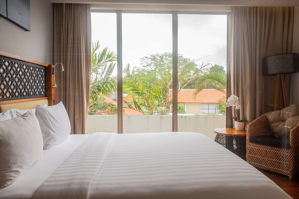 4 BEDROOMS, SUITE, PRIVATE POOL