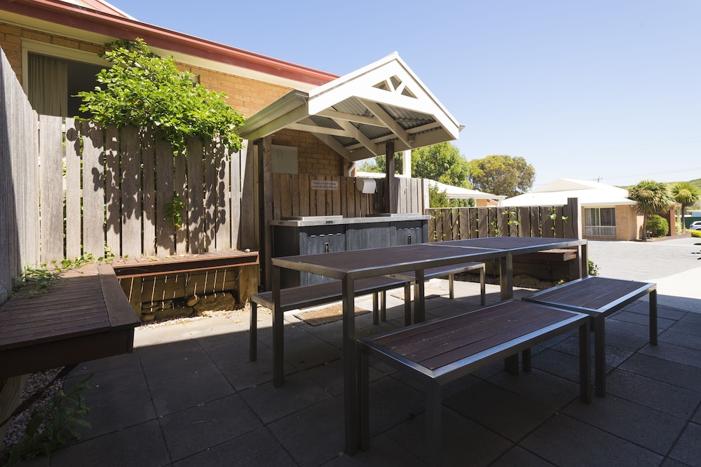 Port Campbell Parkview Motel Apartments 52/64
