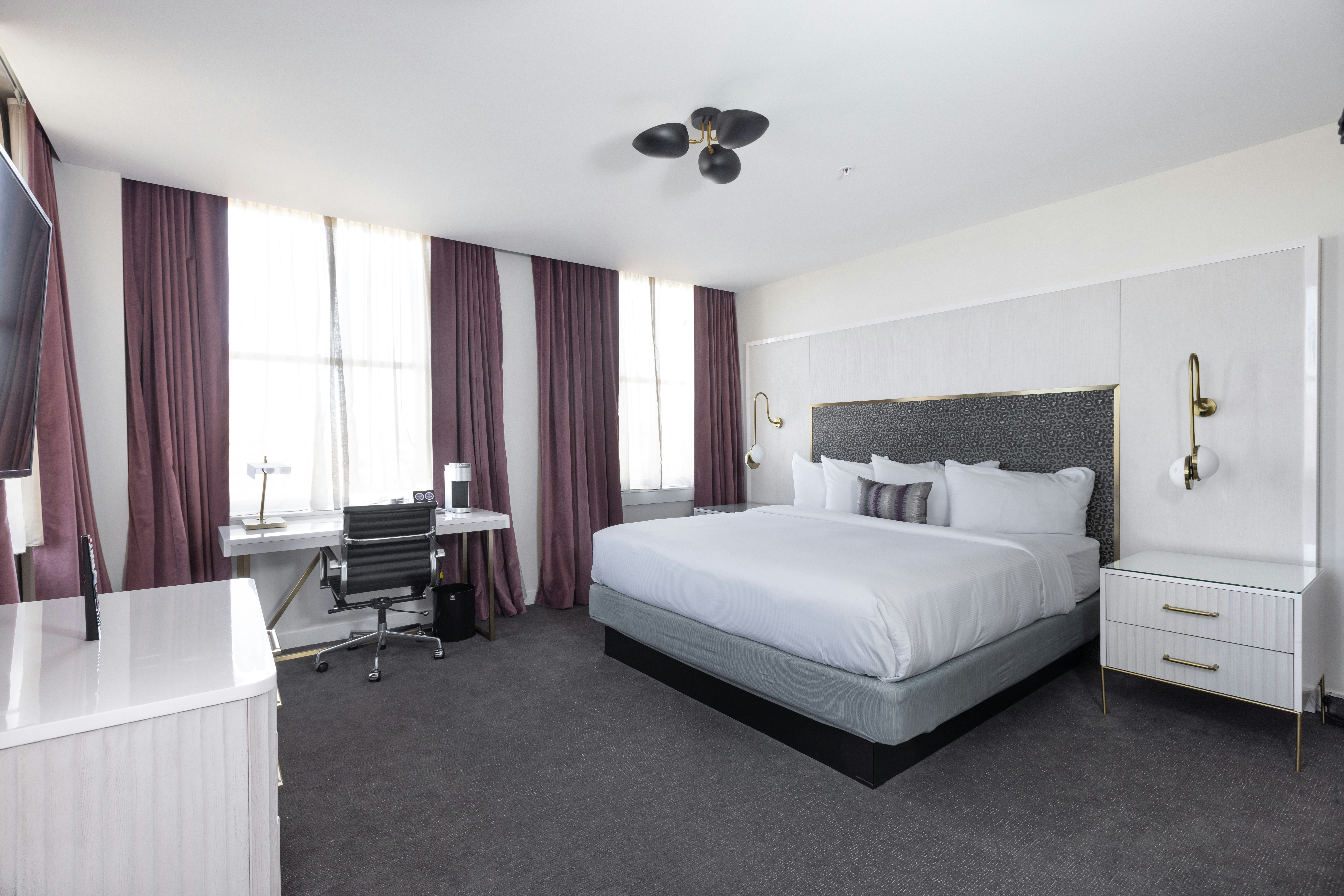 DELUXE, KING BED, CITY VIEW