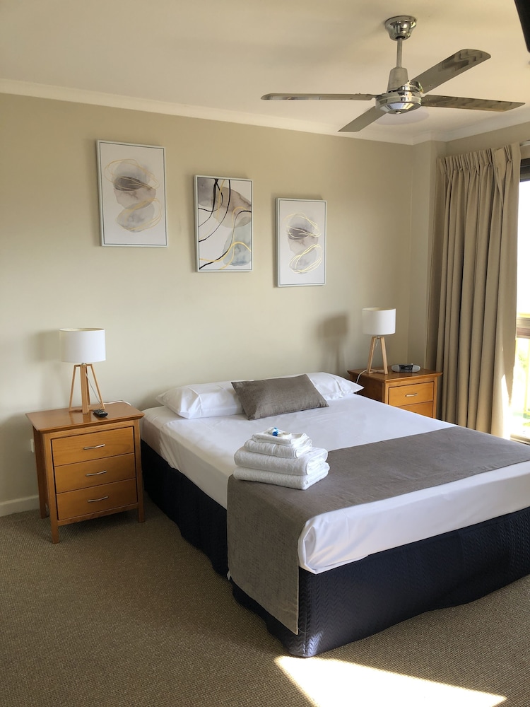 Coral Towers Holiday Suites 16/69