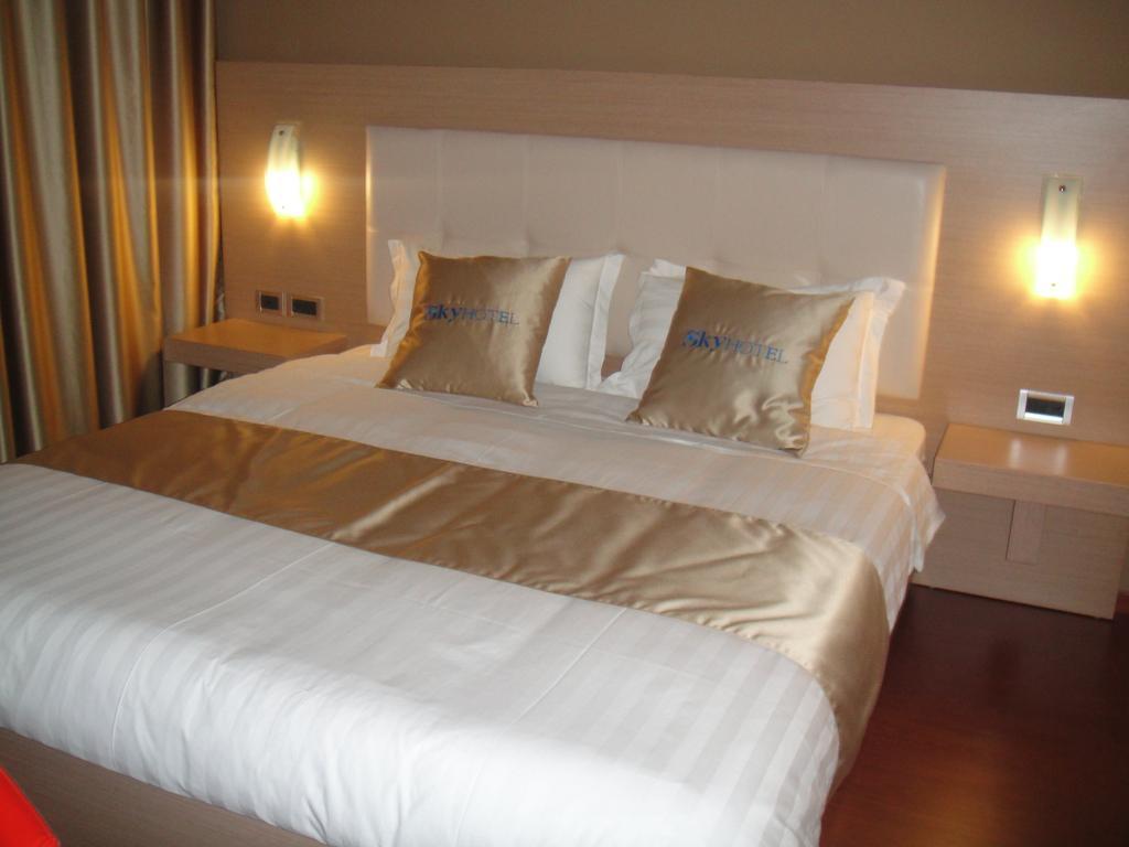 Sky 2 Hotel 12/38