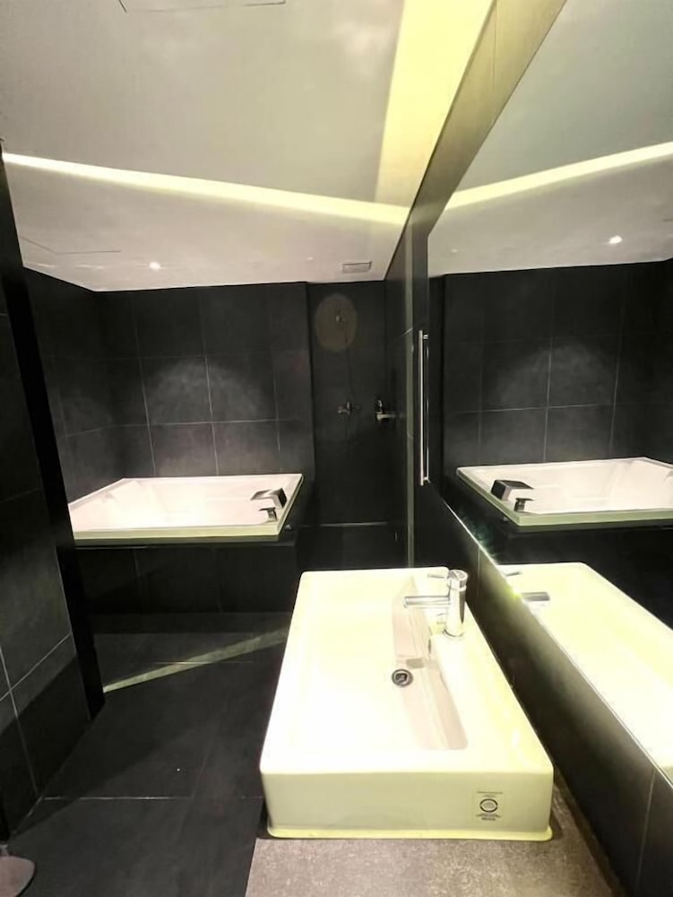 Adlige Hotel 53/54