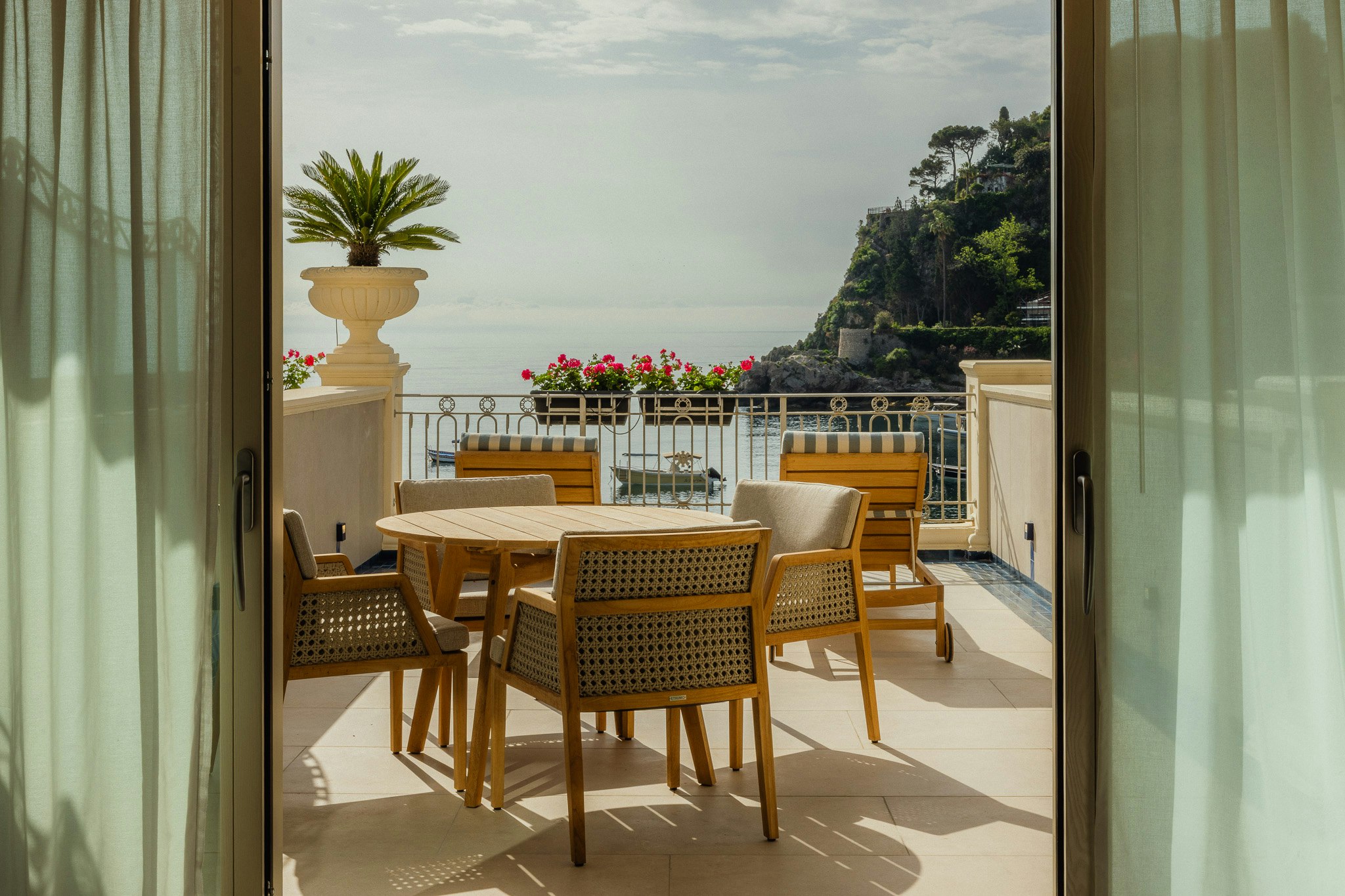 Mazzaro Sea Palace – VRetreats 47/64