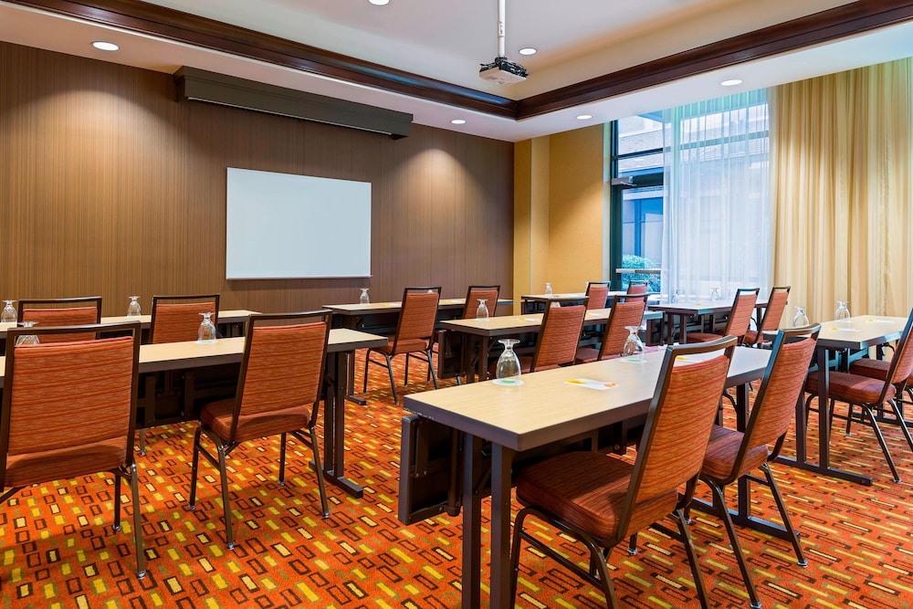 Courtyard By Marriott Little Rock Downtown 24/29