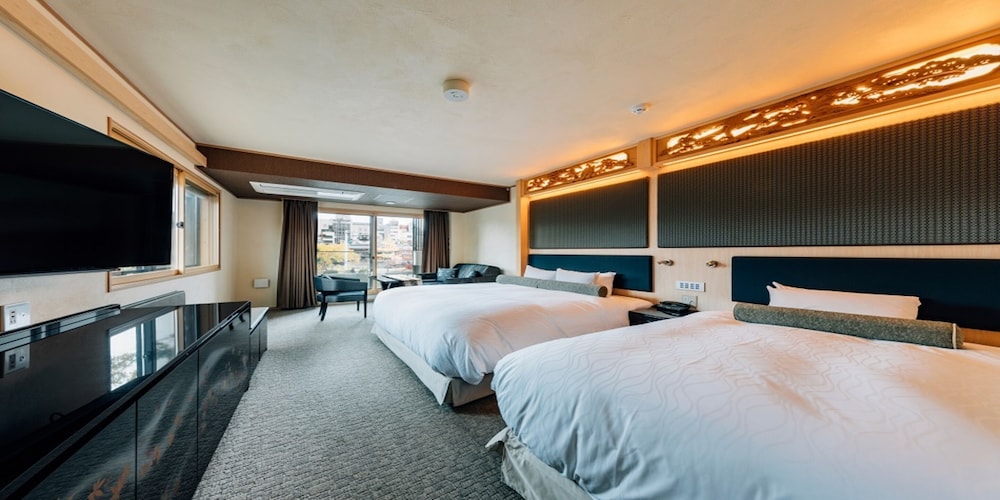 PREMIUM, TWIN BEDS, RIVER VIEW, CORNER