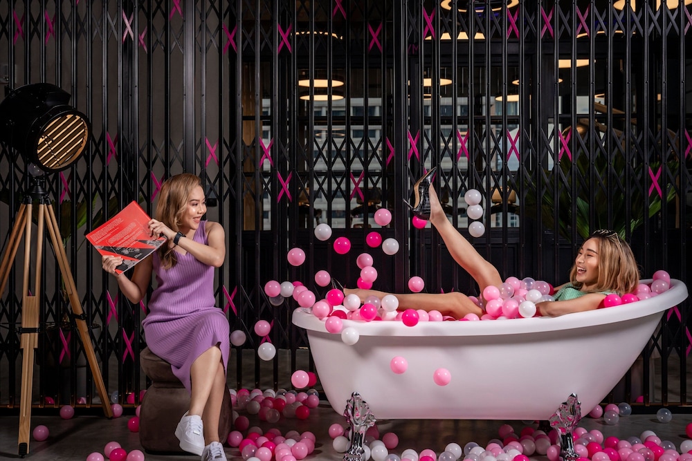 Moxy Bangkok Ratchaprasong 25/50