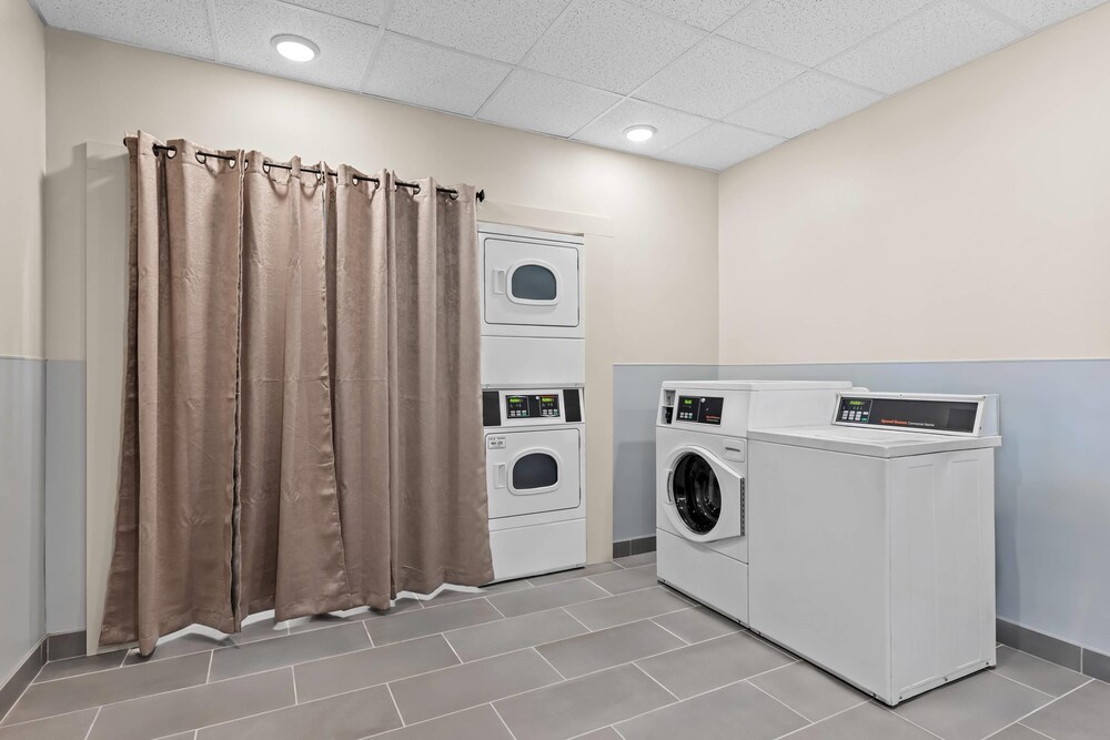 Everhome Suites Brownsville 8/66