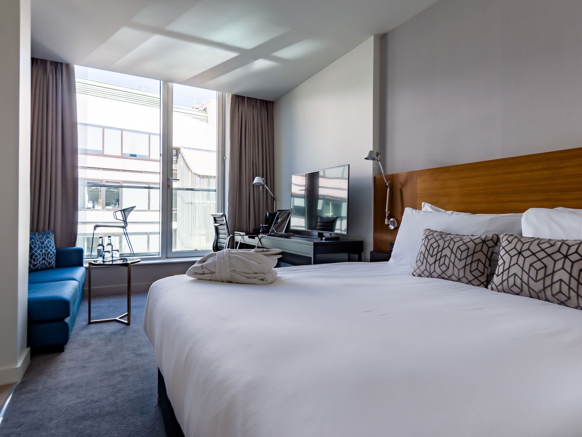 DELUXE, KING BED, BALCONY