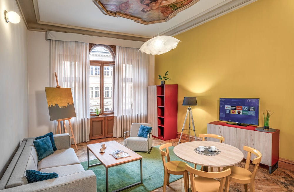 Art House Apartments by Adrez Living 16/23