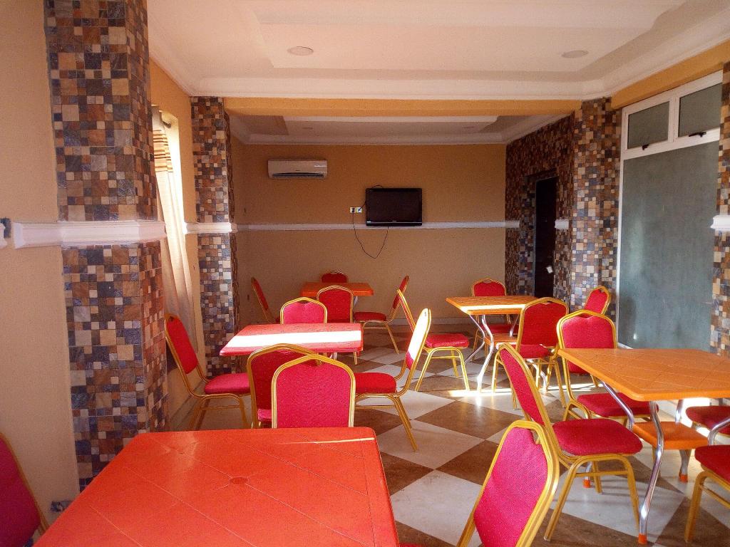 Modroy Hotel And Suites 12/14