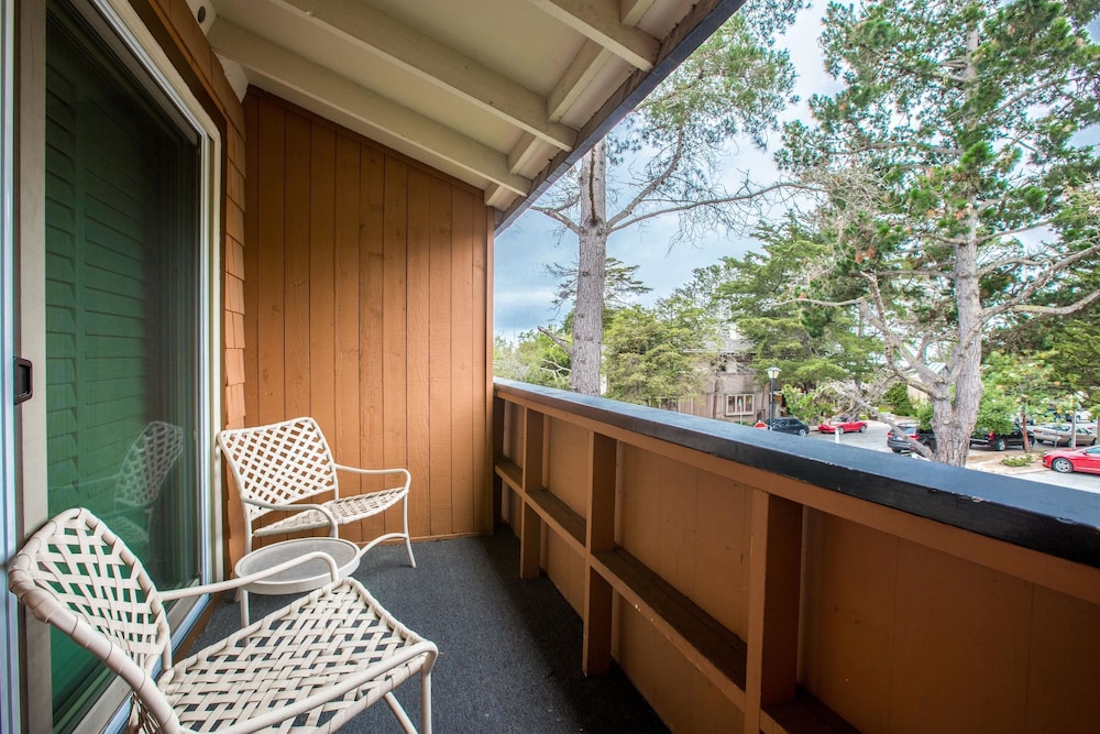 Clarion Collection Carmel Oaks Inn 6/28